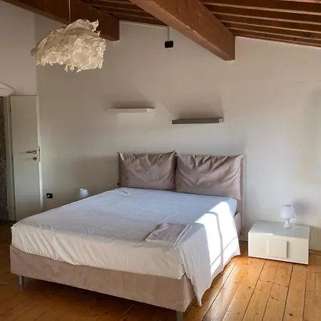 Apartment Via Fama, 7, Vista Sui Tetti Di *